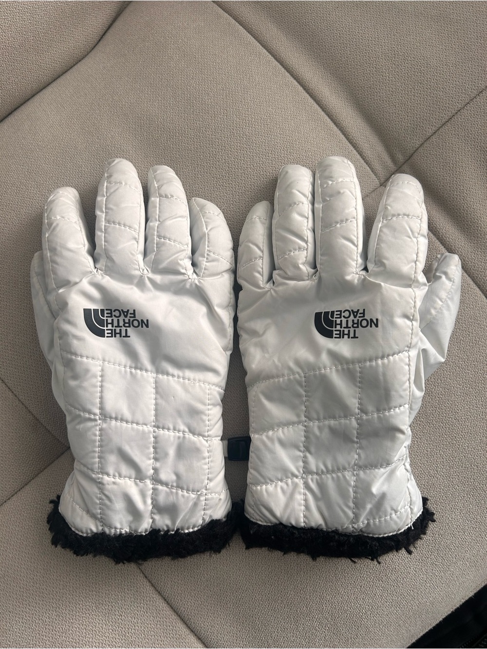 The North Face White Quilted Insulated Gloves with Black Trim